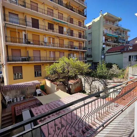Hostdomus - Garibaldi Suite Loano Exterior photo
