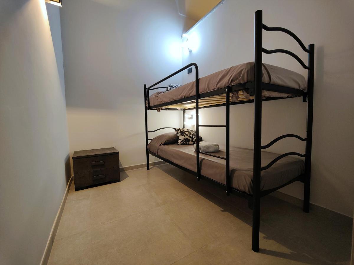 Hostdomus - Garibaldi Apartment *
