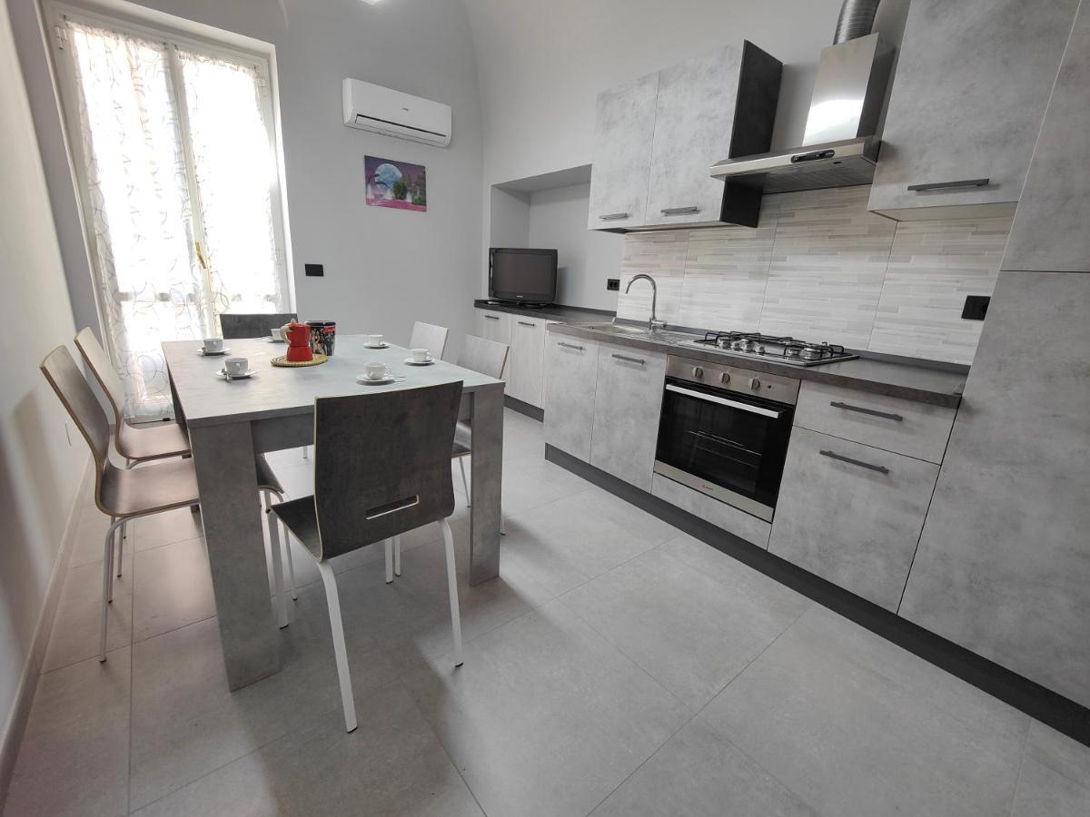 Hostdomus - Garibaldi Apartment *